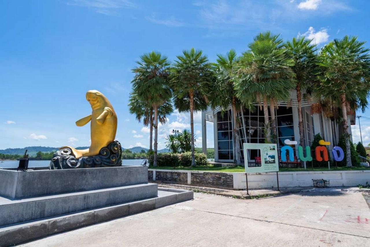 Oyo 604 Ruen Mai Horm Resort Trang Bagian luar foto